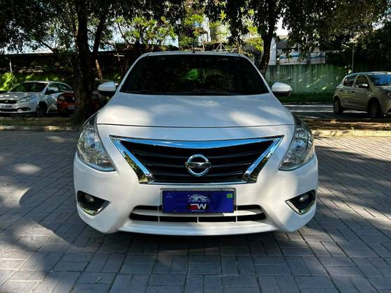 NISSAN VERSA 1.6 16V FLEXSTART UNIQUE 4P XTRONIC NISSAN VERSA 1.6 16V FLEXSTART UNIQUE 4P XTRONIC